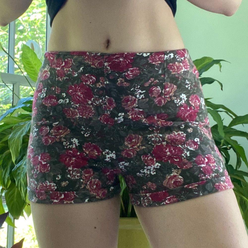 Brandy Melville High Waisted Floral Stretch Short
